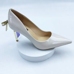 high-heeled shoes