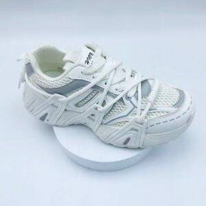 Sports shoes