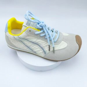 Sports shoes