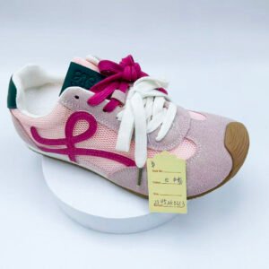 Sports shoes