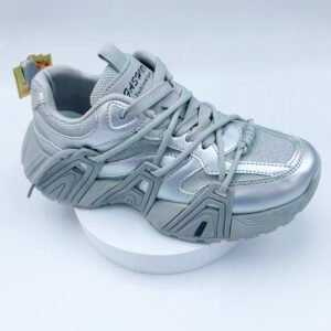 Sports shoes