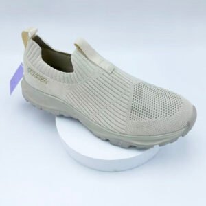 Sports shoes