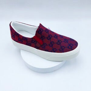 Sports shoes