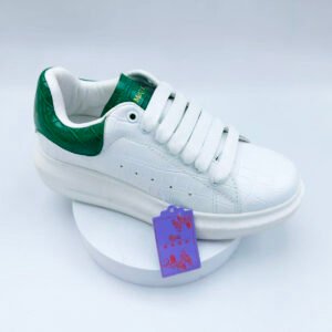 Sports shoes