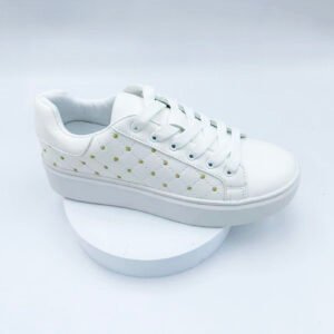 Sports shoes