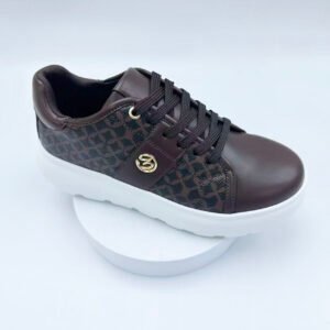 Sports shoes