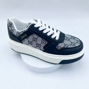 Sports shoes