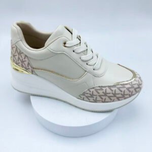 Sports shoes
