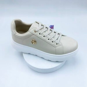 Sports shoes
