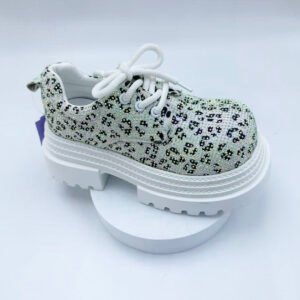 Sports shoes