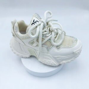 Sports shoes