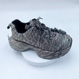 Sports shoes