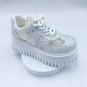 Sports shoes
