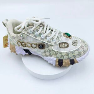 Sports shoes