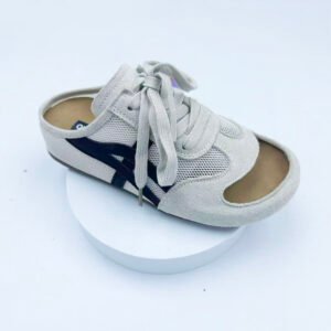 Sports shoes
