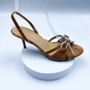 High-heeled shoes
