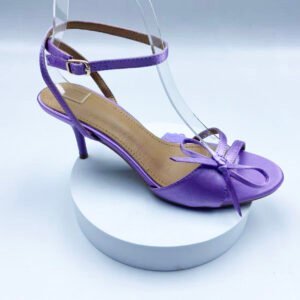 High-heeled shoes